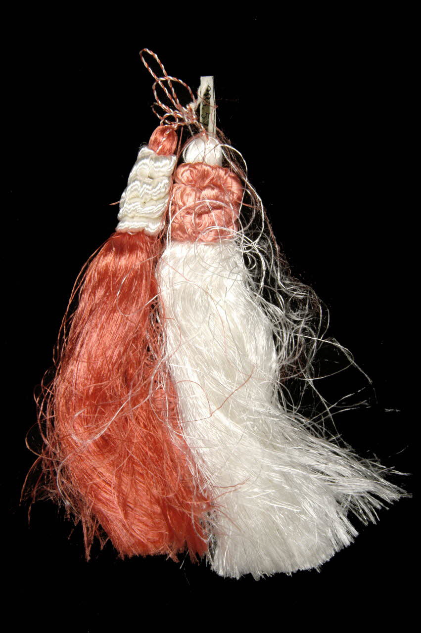 pompon DMH1983.57.9 Photo