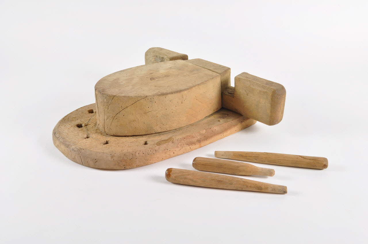 FORME POUR COLLIER DE VACHE kuret ta her kura 1961.110.32.1-4 Photo Mucem