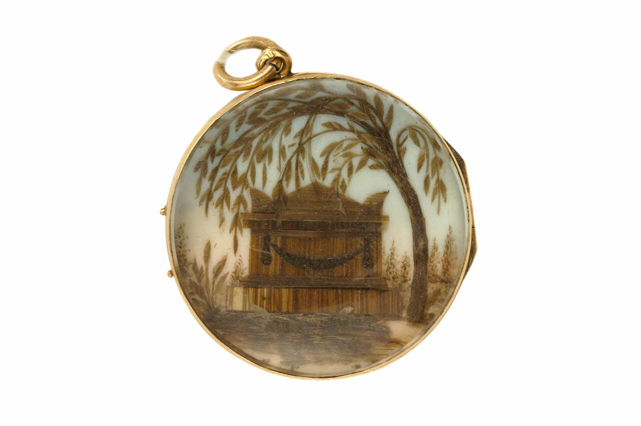 PENDENTIF EN CHEVEUX Île-de-France, France 1819-1838 1986.33.6 Photo