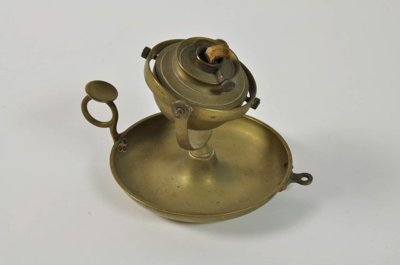 LAMPE DE PRESSOIR Ile-de-France, France 1850-1870 1963.125.3 Photo Mucem