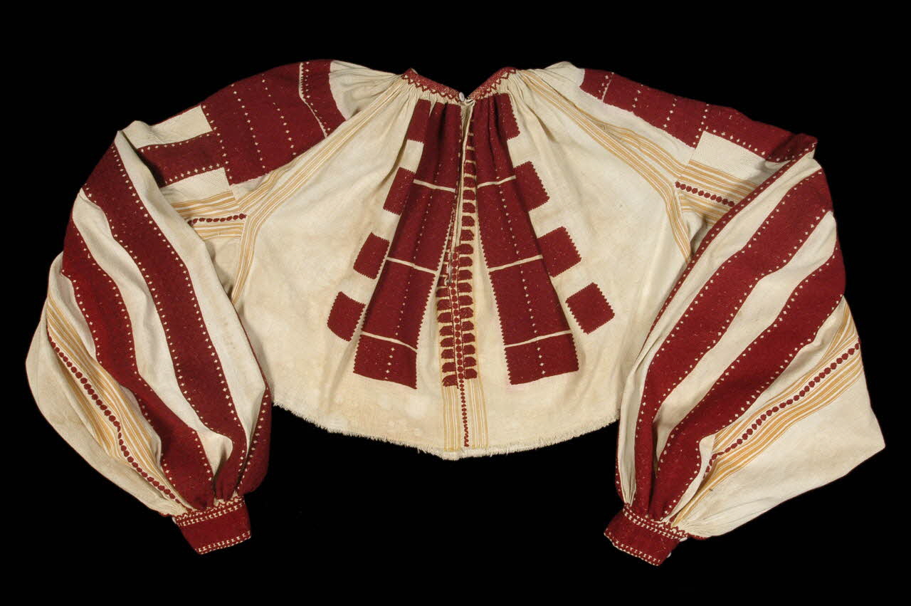 blouse de femme DMH1989.26.22 Photo MNHN / photo Mucem /Virginie Louis