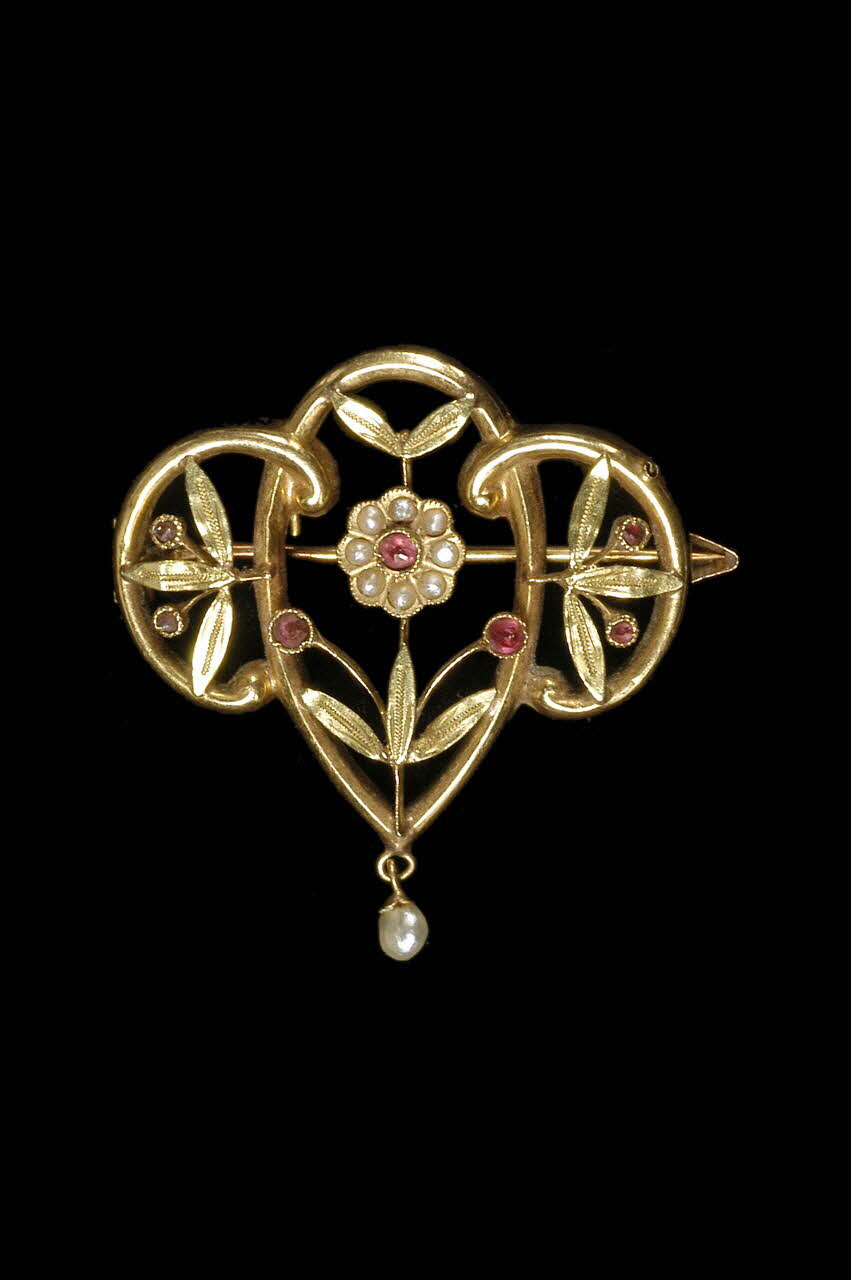 broche Île-de-France, France 1910 1992.5.1 Photo