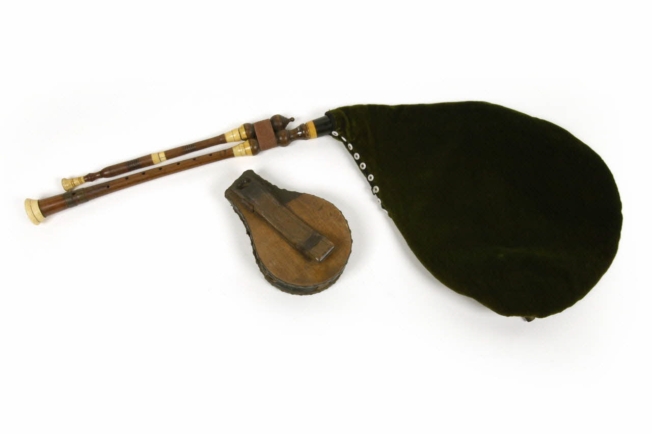 Rastoul cornemuse cabrette à soufflet Île-de-France, France 1900 1995.10.3.1-3 Photo