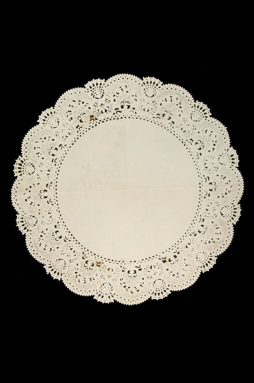 PAPIER DENTELLE papier dentelle 1996.27.116 Photo