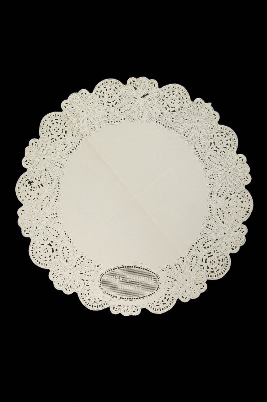 PAPIER DENTELLE papier dentelle 1996.27.138 Photo