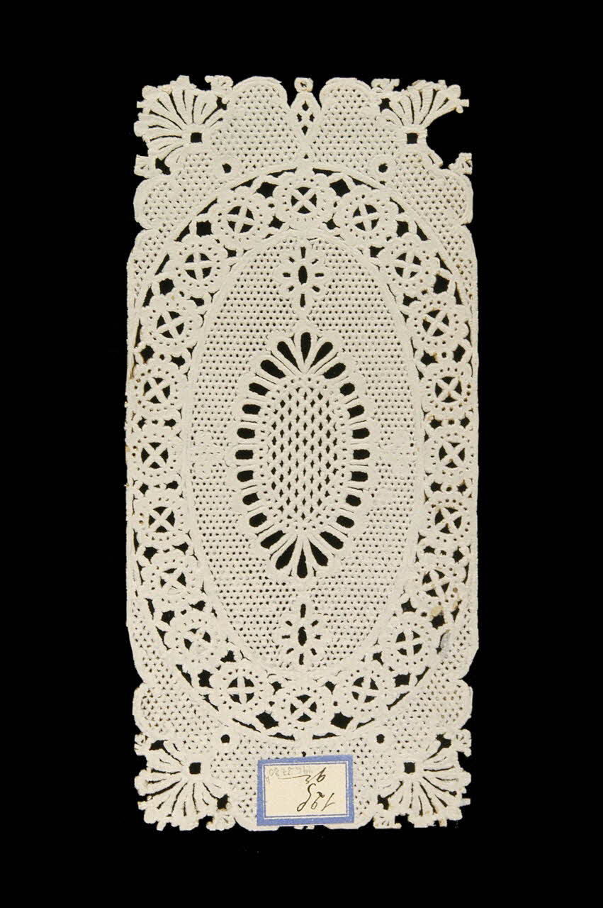 PAPIER DENTELLE papier dentelle 1996.27.204 Photo
