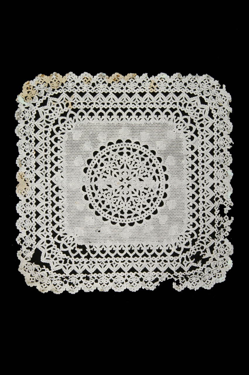 PAPIER DENTELLE papier dentelle 1996.27.214 Photo