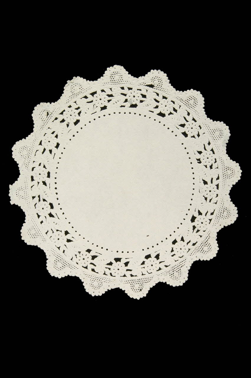 PAPIER DENTELLE papier dentelle 1996.27.87 Photo