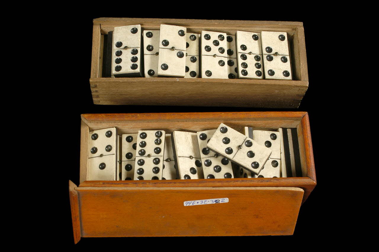 jeu de dominos jeu de dominos 1996.32.32.1-60 Photo