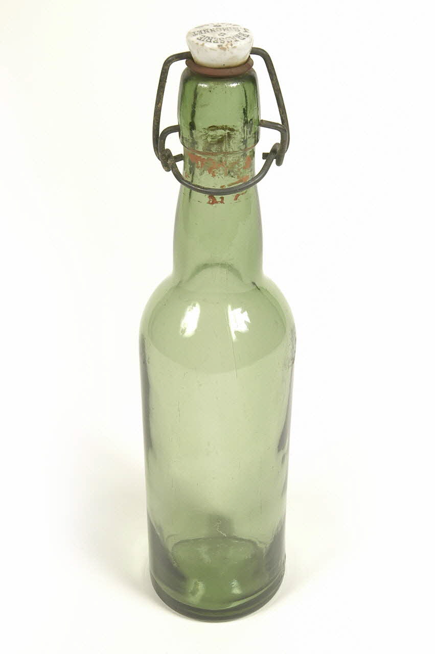 bouteille (objet domestique) Bourgogne, France 1920-1930 1996.7.4 Photo