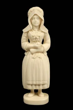 Jean Colette statuette de femme Polletaise Haute-Normandie, France 1997 1997.47.18  Photo