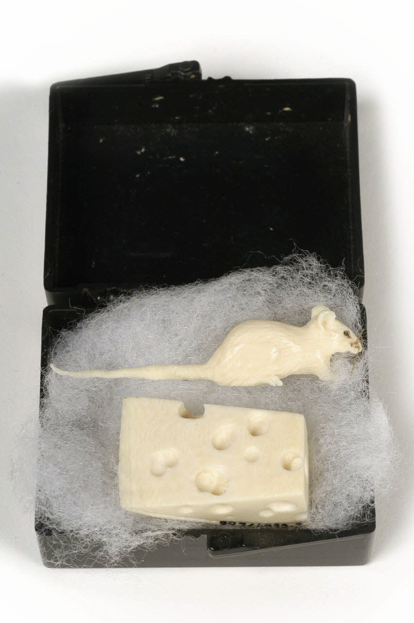 Jean Colette statuette la souris et le fromage Haute-Normandie, France 1997 1997.47.20.1-2 Photo