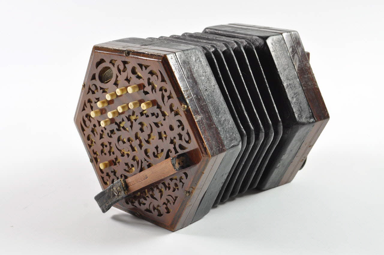 concertina 1962.77.1 Photo Mucem