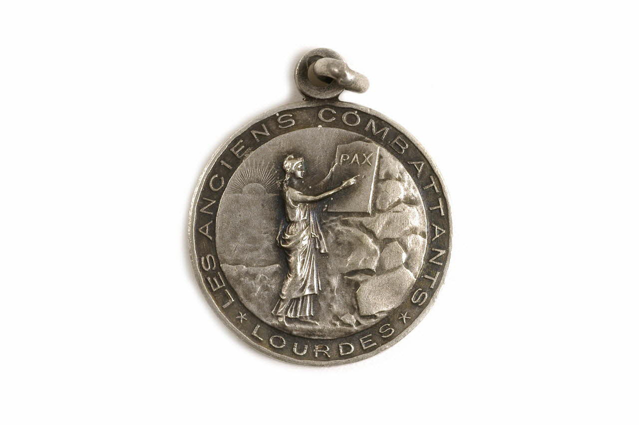 médaille de dévotion Les anciens combattants Lourdes La Paix 1998.30. 5 Photo