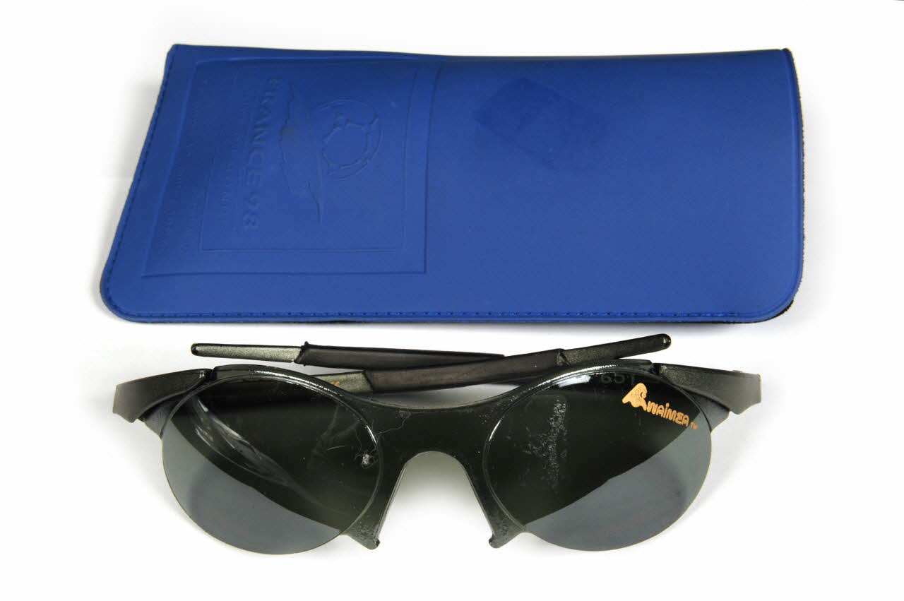 LUNETTES DE SOLEIL 1998.84.65.1-2 Photo