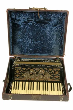 Charles Costa accordéon accordéon chromatique Île-de-France, France 1934 1999.7.1.1-2 Photo