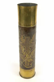 Eugène Laurent vase vase réalisé dans un ancien obus de la guerre de 1914-1918 France 1914-1918 2001.67.11.1 Photo