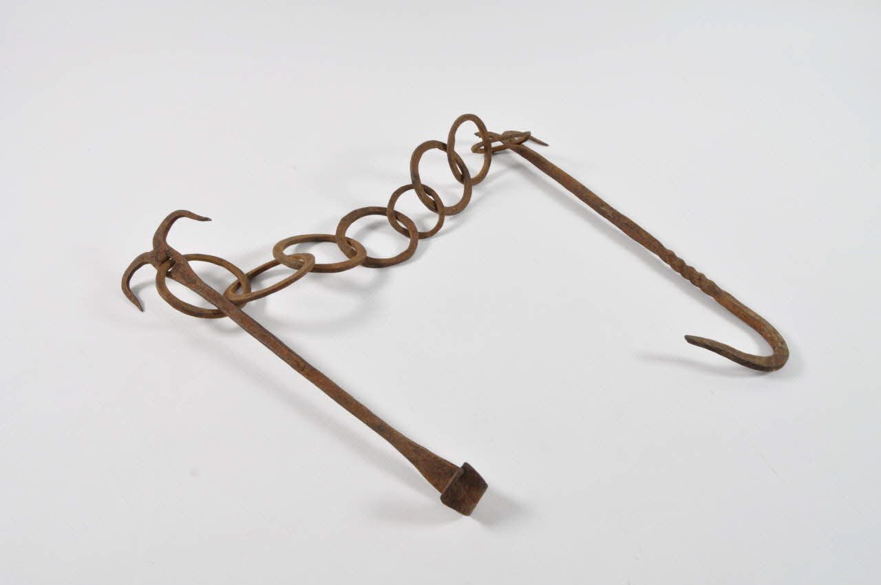 crémaillère à crocs et anneaux 1963.151.43 Photo Mucem