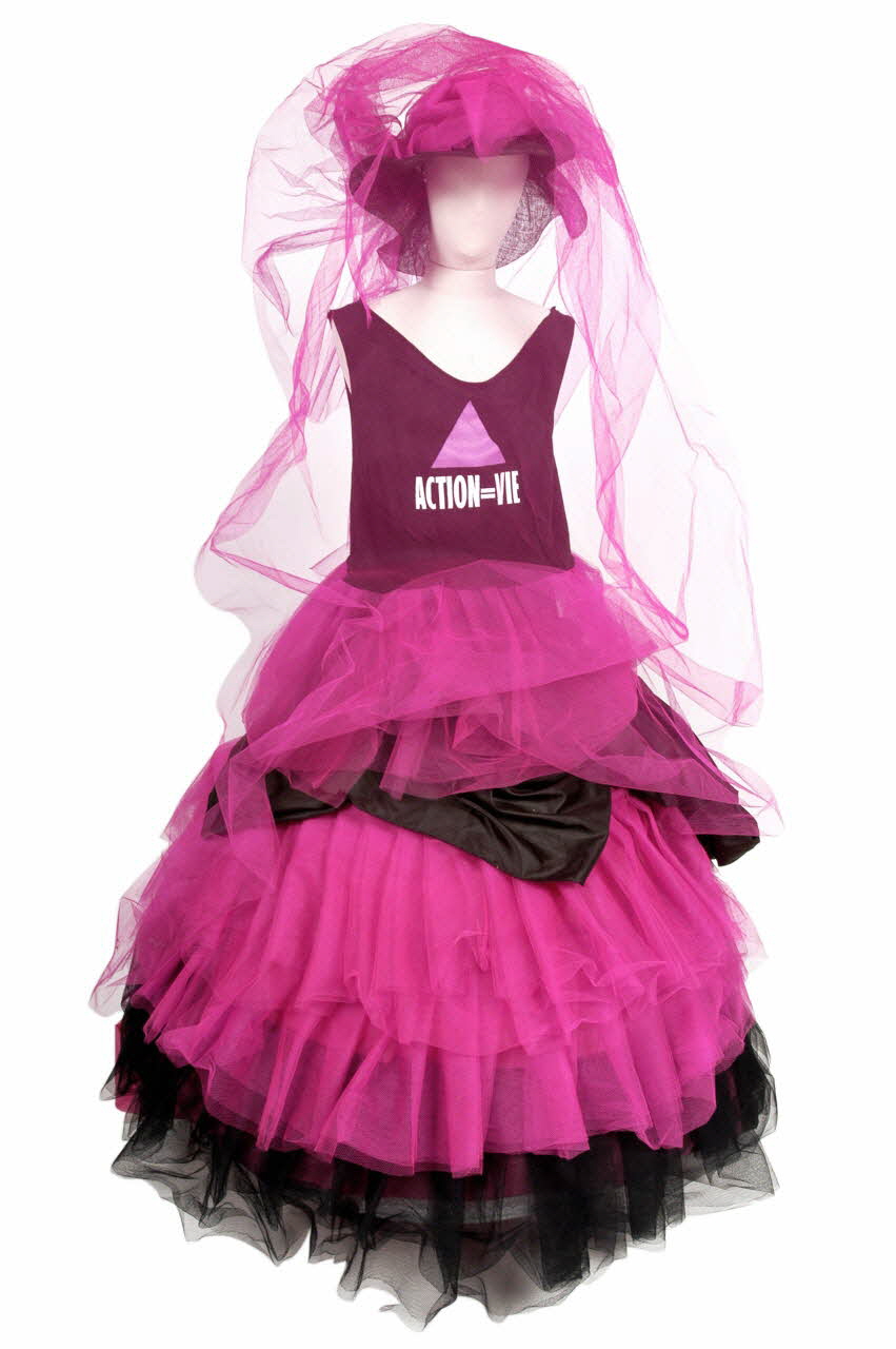 robe de mariée Robe de mariée Act Up Gay Pride France 2004 2004.211.24 Photo