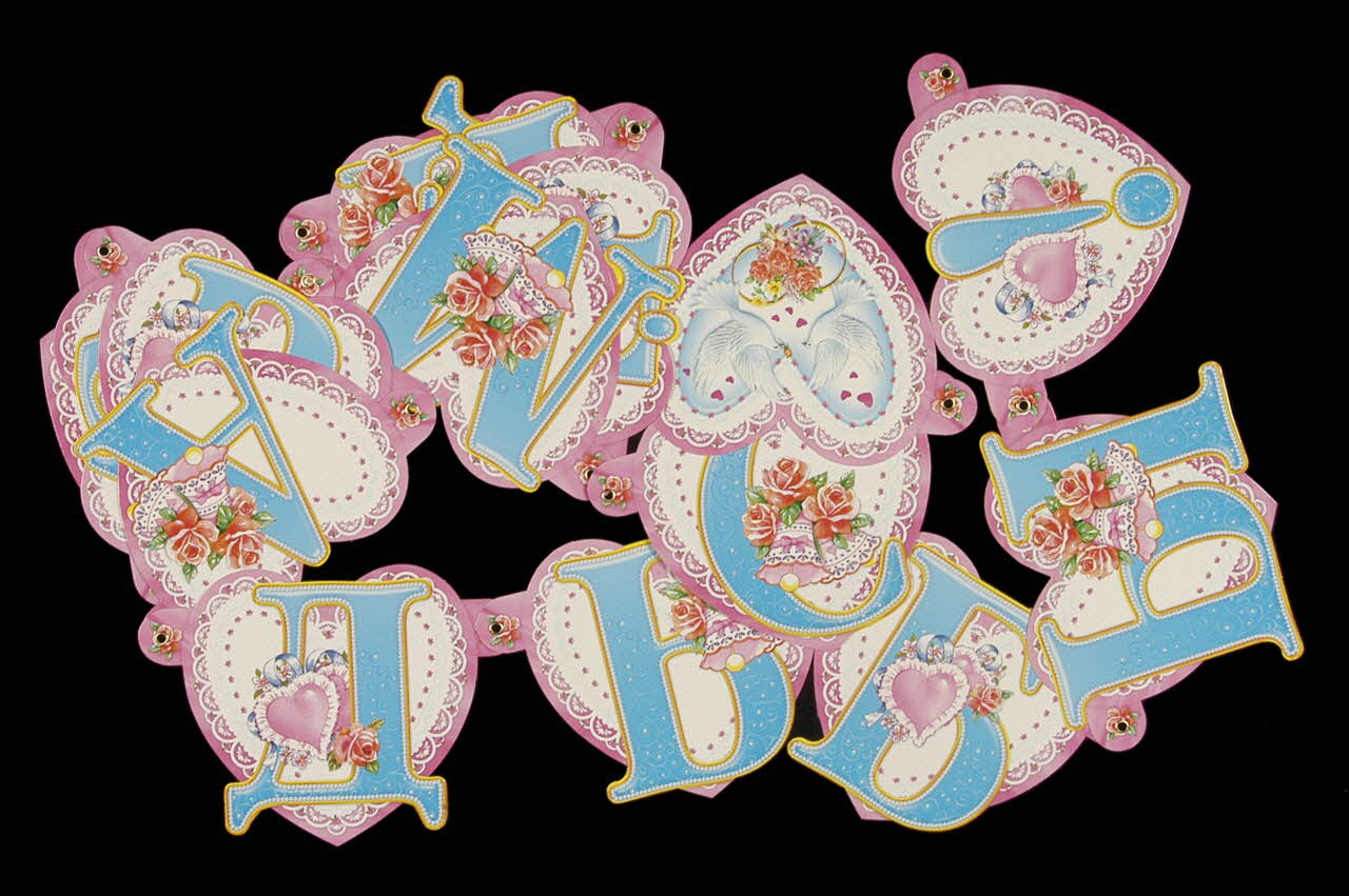 GUIRLANDE guirlande en carton destinée à fêter les mariés 2005.111.4 Photo