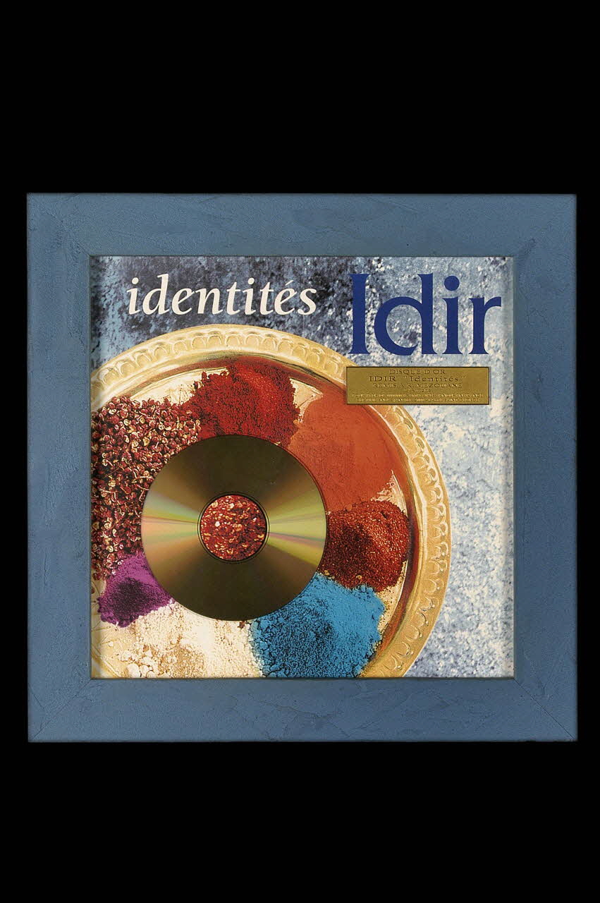 DISQUE D'OR Disque d'Or offert par Idir au MuCEM en 2005 pour son disque "Identités" -2000- 2005.198.1 Photo