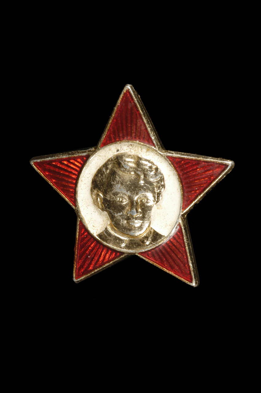 INSIGNE-BROCHE Décoration officielle de l'ex-URSS 2006.101.25 Photo
