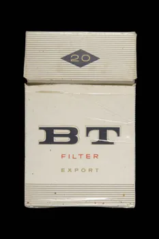 paquet de cigarettes paquet de cigarettes 2006.101.6 Photo