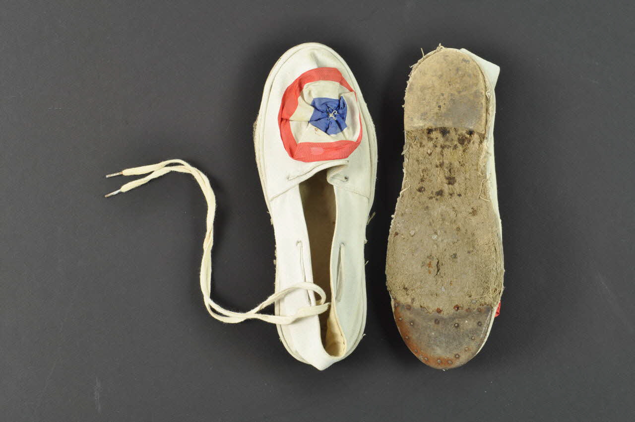 espadrille Languedoc-Roussillon, France 1963 1963.167.7.1-2 Photo Mucem