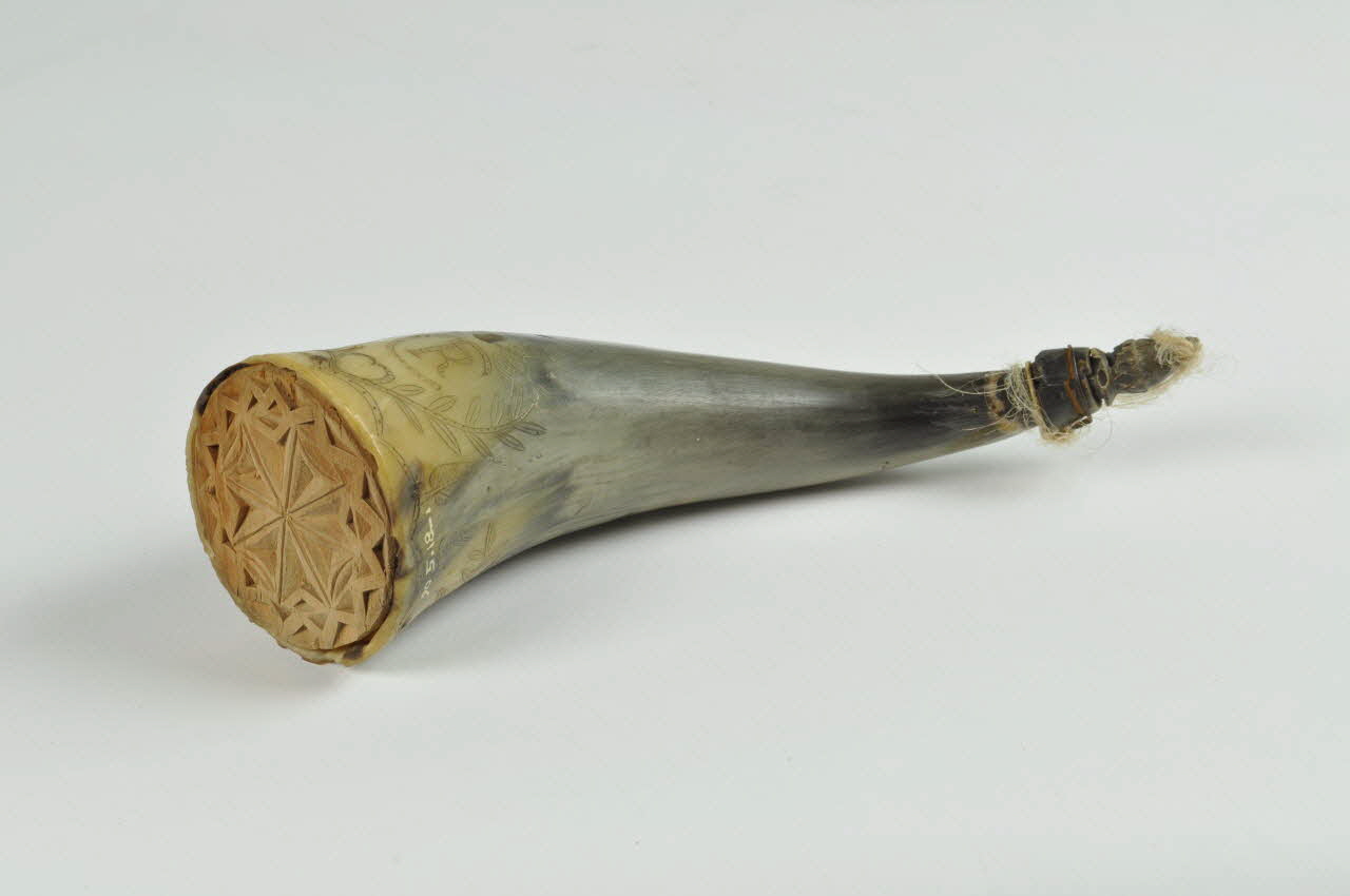 Corne à huile France 1852 1890.5.18.1-2 Photo Mucem