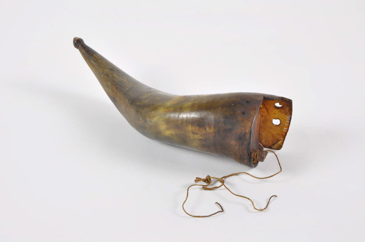 Corne à huile bana d'oli 1890.5.20.1-2 Photo Mucem