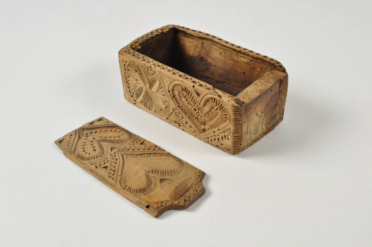 boîte à bijoux Auvergne, France 1800 1890.8.20.1-2 Photo Mucem
