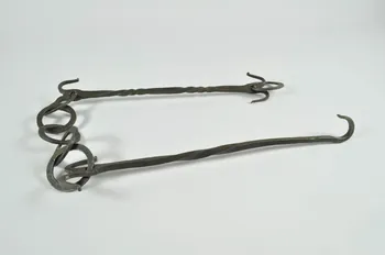 crémaillère à crocs et anneaux a catena 1961.69.4 Photo Mucem