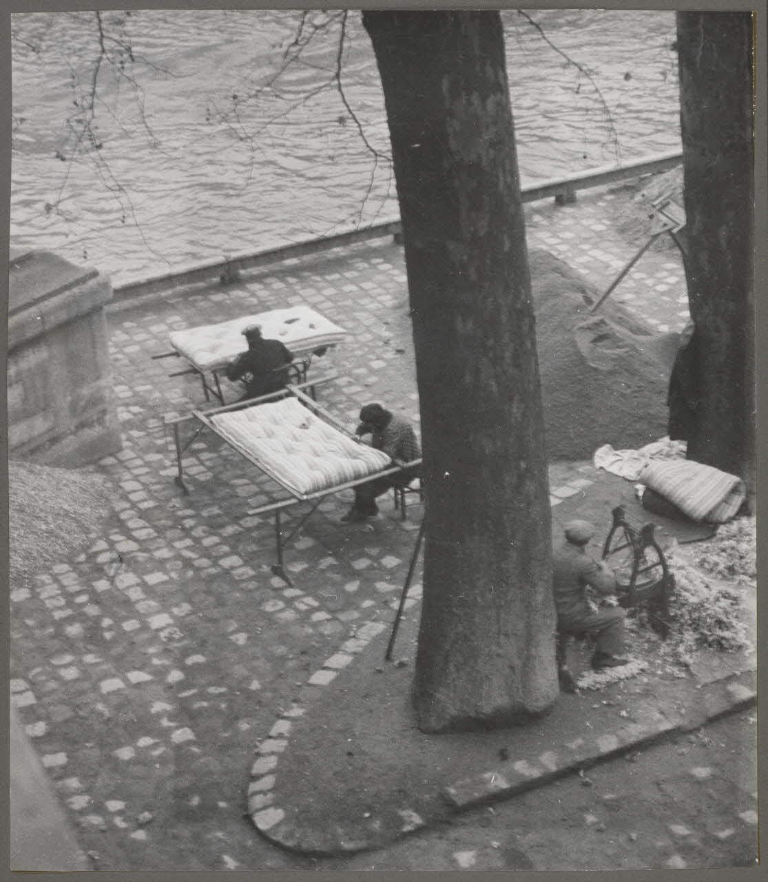 André Durand photographie Matelassiers au Pont-Marie Ile-de-France, France 1929 Ph.1936.328 Photo Mucem / André Durand