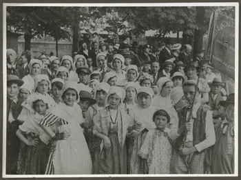 Zoé Noël-Damiette photographie Groupe de petits chanteurs Ile-de-France, France 1937 Ph.1937.1438 Photo