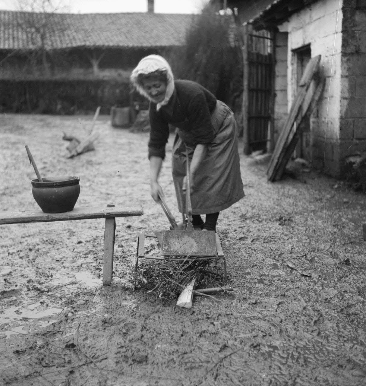 Marc Augier photographie MNATP. Enquête à Romenay Bourgogne, France 1937/2/1 Ph.1937.169 Photo