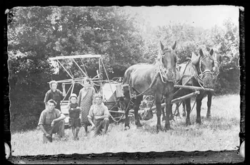 Bonnet photographie MNATP. Enquête à Romenay Bourgogne, France 1937/9/25 Ph.1937.3128 Photo