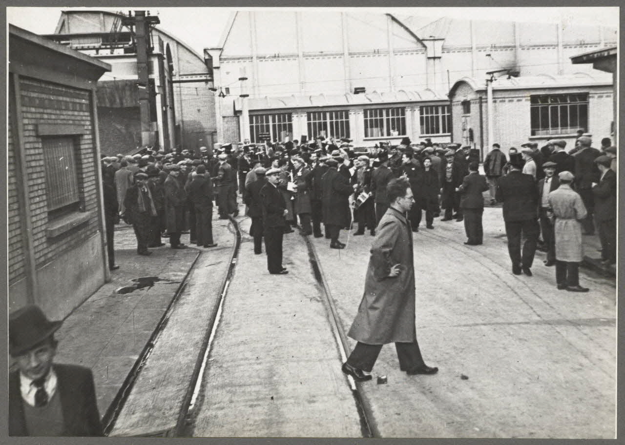 Anonyme photographie Ateliers du métro pendant les grèves de juin 1936 Ile-de-France, France 1936 Ph.1937.974 Photo