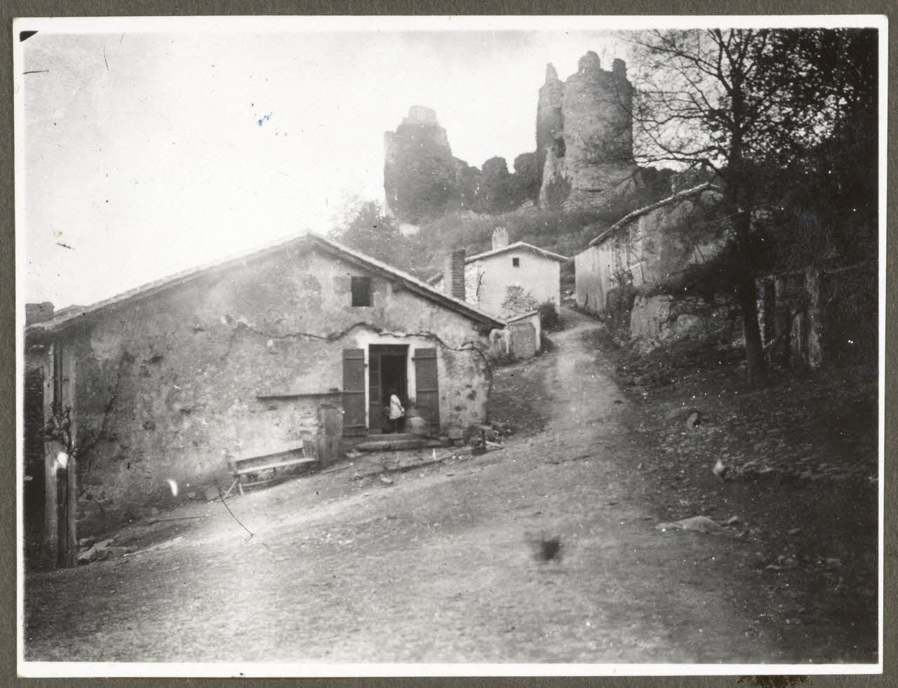 Marc Leproux photographie Vue des ruines du château Poitou-Charentes, France 1938 Ph.1938.14.365 Photo