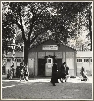 Pierre Séguy photographie Orléans. Exposition. Tradition et renouveau (1er mai 1941) Centre, France 1941/5/1 Ph.1940.23.2 Photo Mucem / Pierre Séguy