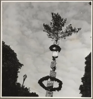 Pierre Séguy photographie Orléans. Exposition. Tradition et renouveau (1er mai 1941) Centre, France 1941/5/1 Ph.1940.23.3 Photo Mucem / Pierre Séguy