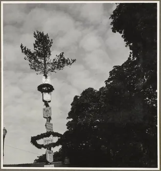 Pierre Séguy photographie Orléans. Exposition. Tradition et renouveau (1er mai 1941) Centre, France 1941/5/1 Ph.1940.23.4 Photo Mucem / Pierre Séguy
