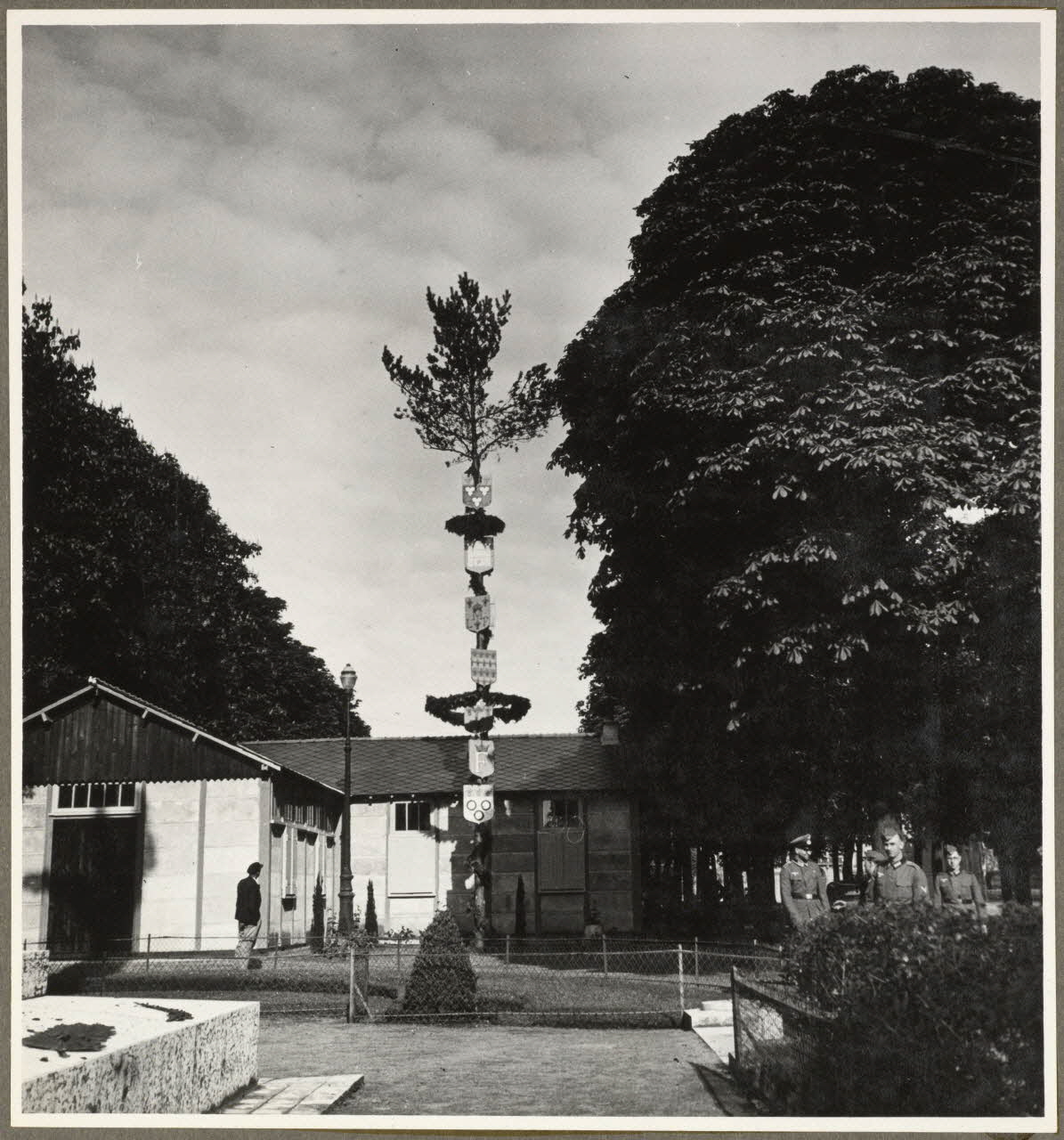 Pierre Séguy photographie Orléans. Exposition. Tradition et renouveau (1er mai 1941) Centre, France 1941/5/1 Ph.1940.23.5 Photo Mucem / Pierre Séguy