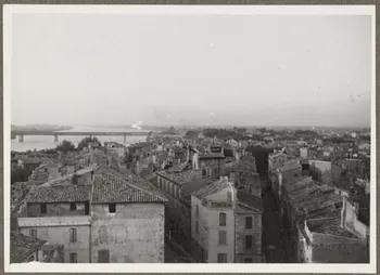 Heinz Lehmann photographie La ville et le Rhône (vue prise des arènes) Provence-Alpes-Côte d'Azur, France 1937 Ph.1940.5.72 Photo