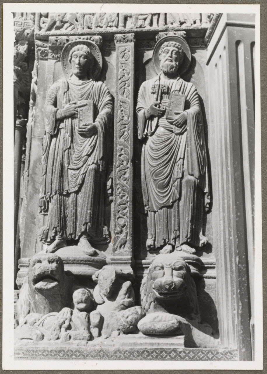 Heinz Lehmann photographie Sainte-Trophime. Statues de la façade Provence-Alpes-Côte d'Azur, France 1937 Ph.1940.5.76 Photo