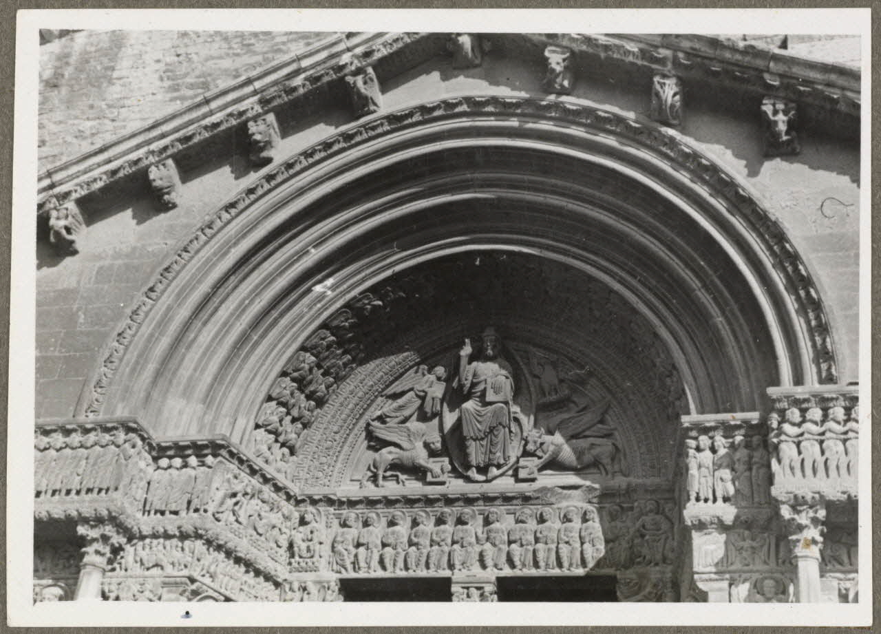 Heinz Lehmann photographie Sainte-Trophime. Façade. Portail central. Tympan Provence-Alpes-Côte d'Azur, France 1937 Ph.1940.5.78 Photo
