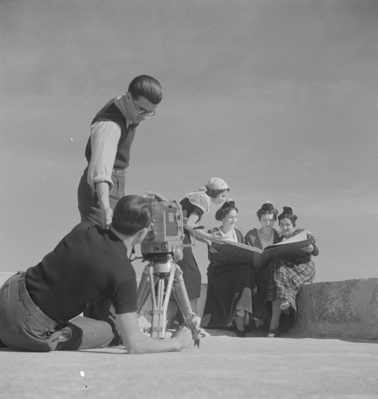 Maurice Cloche photographie Arlésiennes en costume local Provence-Alpes-Côte d'Azur, France 1941 Ph.1941.124.114 Photo Mucem / Maurice Cloche