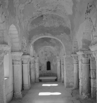 Maurice Cloche photographie Montmajour. Chapelle Saint-Pierre Provence-Alpes-Côte d'Azur, France 1941 Ph.1941.124.33 Photo
