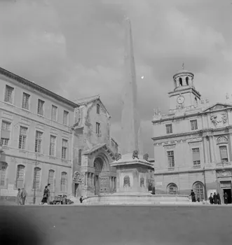 Maurice Cloche photographie La place Provence-Alpes-Côte d'Azur, France 1941 Ph.1941.124.70 Photo