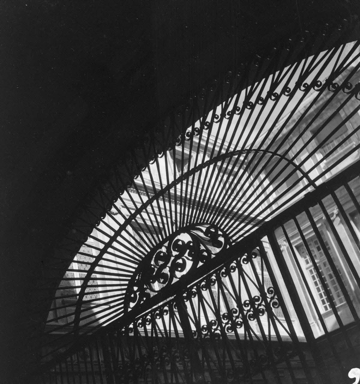 Maurice Cloche photographie Hôtel de ville. Grille Provence-Alpes-Côte d'Azur, France 1941 Ph.1941.124.78 Photo