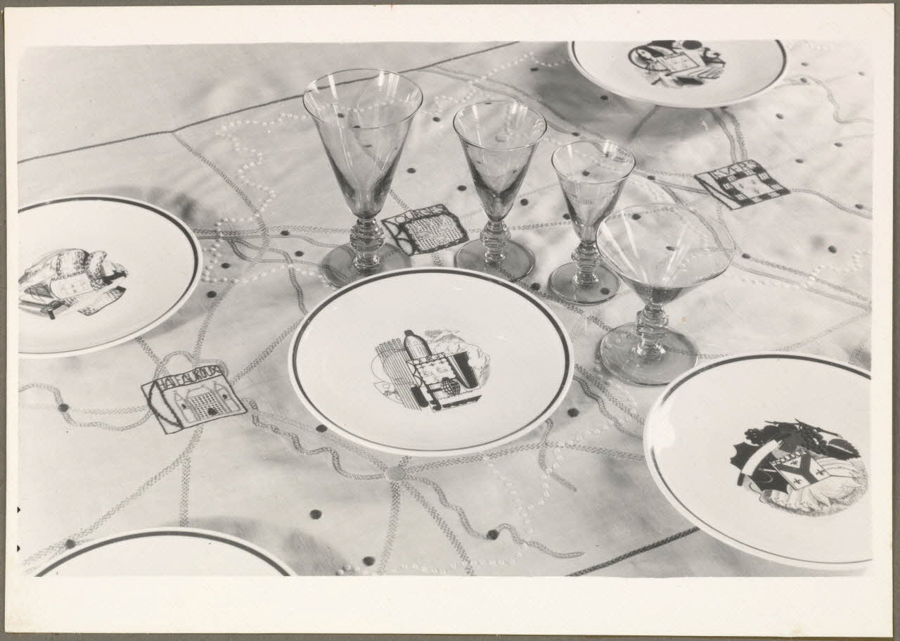 photographie Paris. Exposition internationale des arts et techniques dans la vie moderne. Centre régional, pavillon du Berry-Nivernais (1937) Ph.1941.128.16  Photo